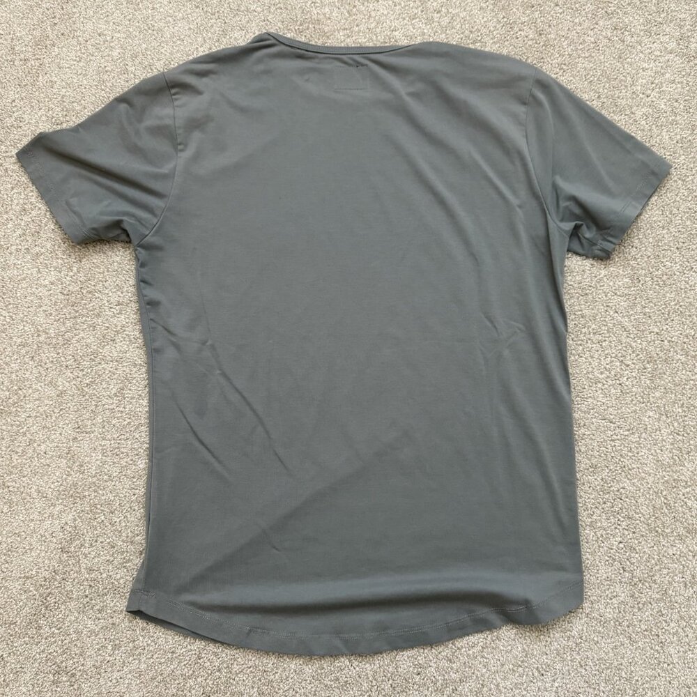 Bundle of 4 T-shirts - Picture 5 of 9
